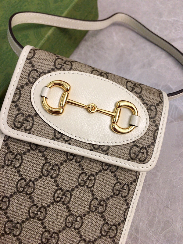 グッチバッグ背面デザイン